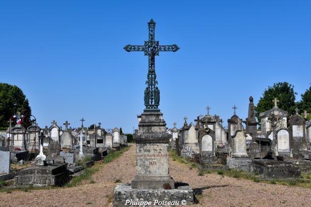 Croix du cimetière de Raveau