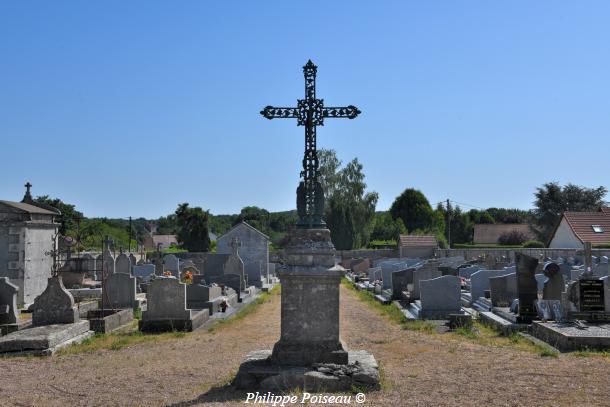 Croix du cimetière de Raveau