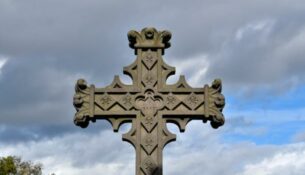 Croix du cimetière de Rouy