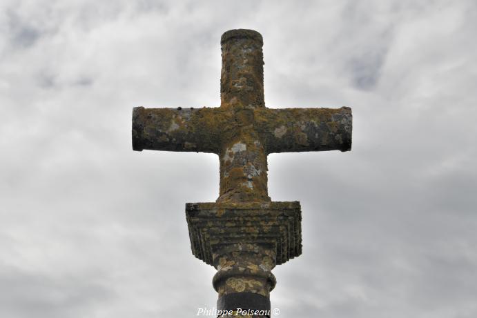 Croix du cimetière de Saint Aubin des Chaumes un beau patrimoine