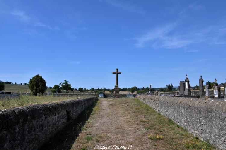 Croix du cimetière de Saint-Benin-des-Bois