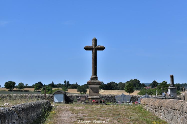 La croix du cimetière de Saint-Benin-des-Bois