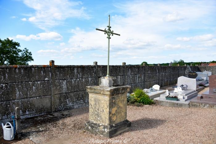 Croix du cimetière de Saint-Ouen-sur-Loire un patrimoine