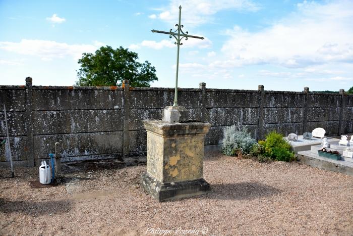 Croix du cimetière de Saint-Ouen-sur-Loire