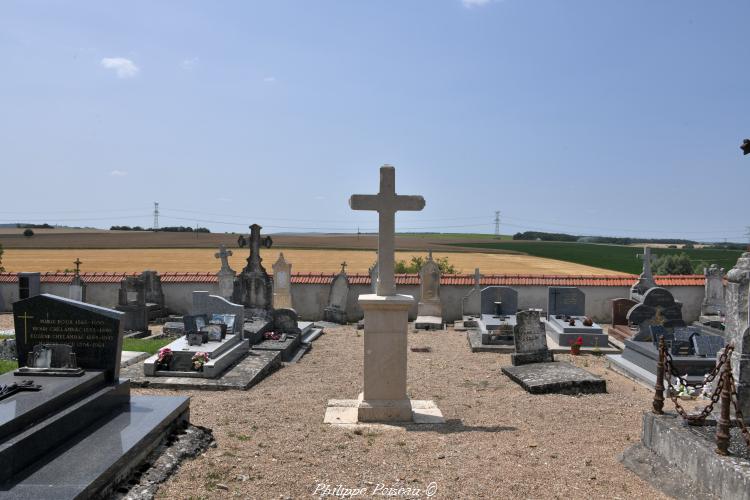 La croix du cimetière de Saint-Quentin-sur-Nohain
