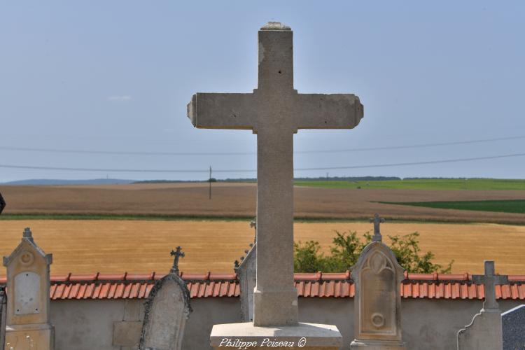 La croix du cimetière de Saint-Quentin-sur-Nohain