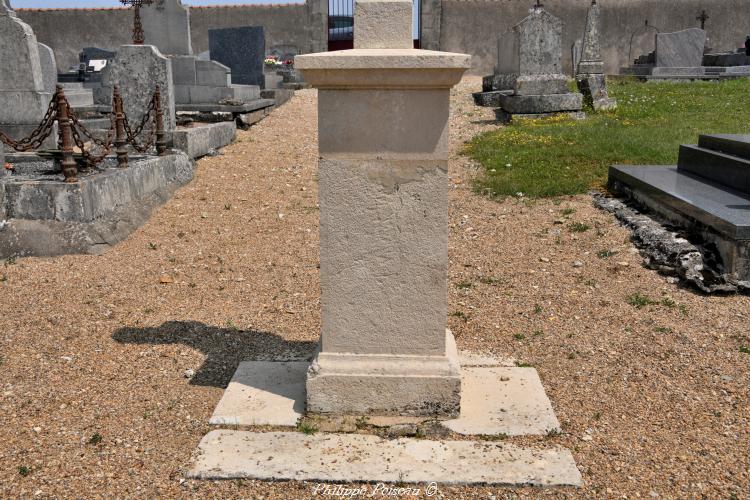 La croix du cimetière de Saint-Quentin-sur-Nohain