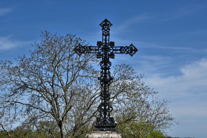 Croix du cimetière de Saint Parize le Chatel 