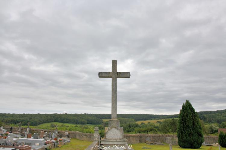 Croix du cimetière de Villaine