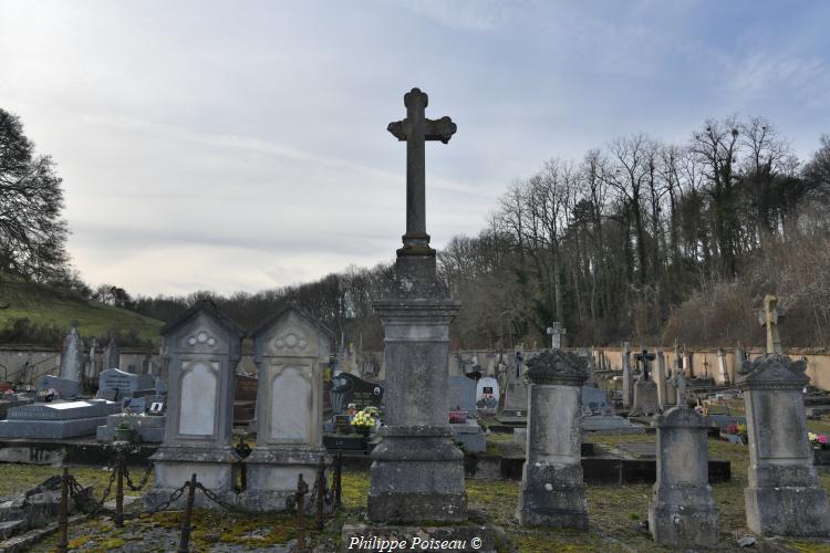 Croix du cimetière de La Chapelle Saint André