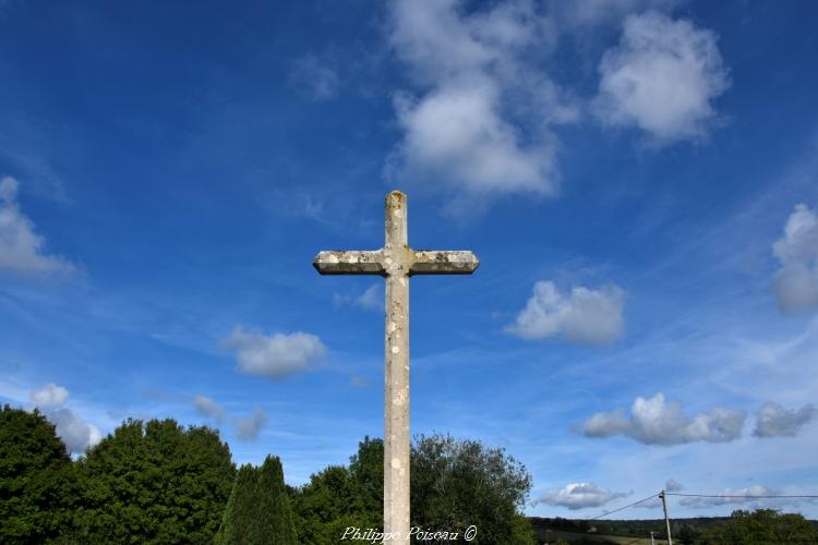 La croix du cimetière de Giry