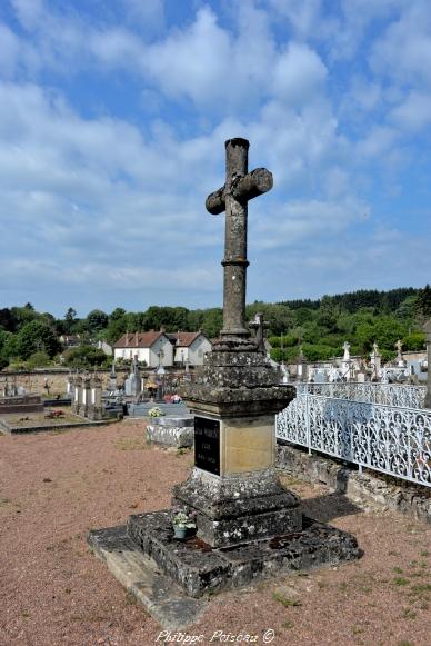 Croix du cimetière de Saint-Saulge Nièvre Passion