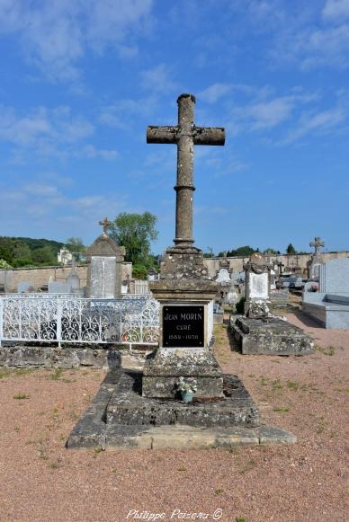 Croix du cimetière de Saint-Saulge Nièvre Passion