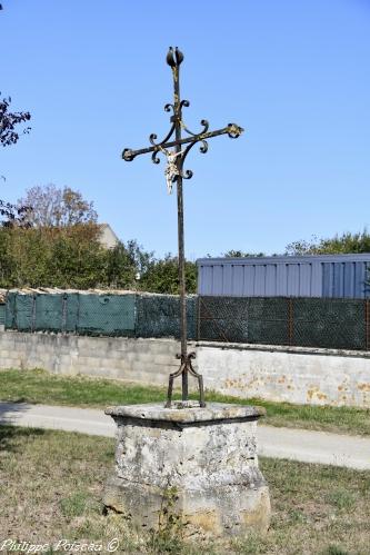 Crucifix du hameau de Latrault Nièvre Passion