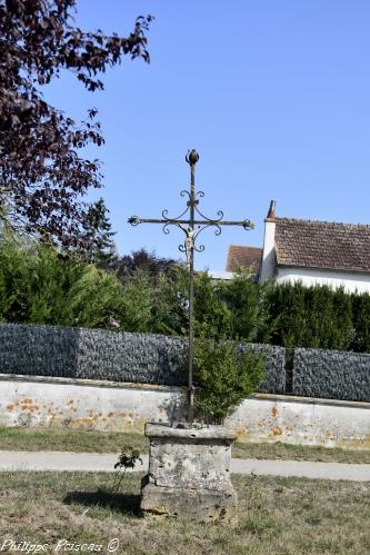 Crucifix du hameau de Latrault Nièvre Passion