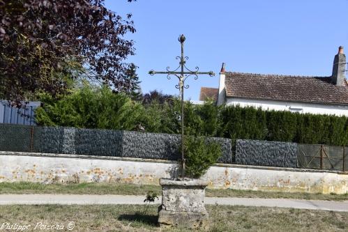 Crucifix du hameau de Latrault Nièvre Passion