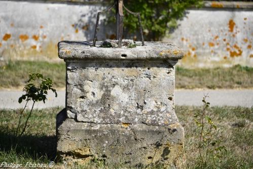 Crucifix du hameau de Latrault