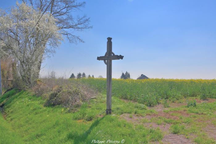 Croix du hameau de Ravisy