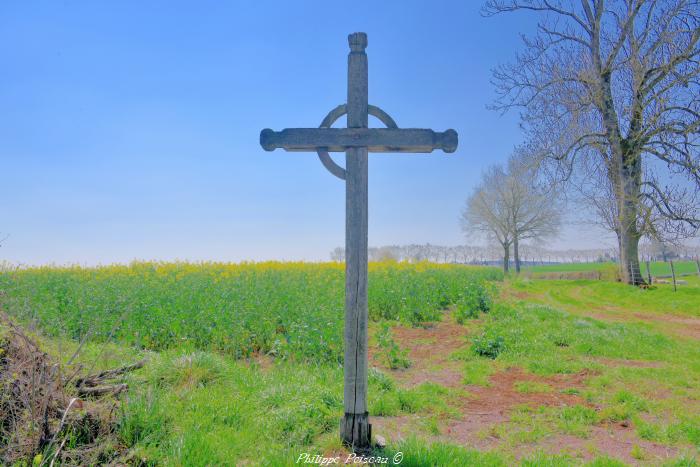 Croix du hameau de Ravisy