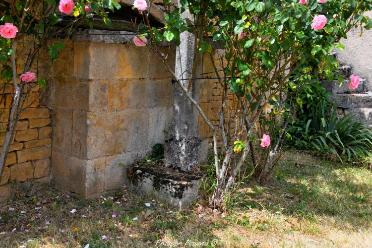 Croix du lavoir de Courcelles