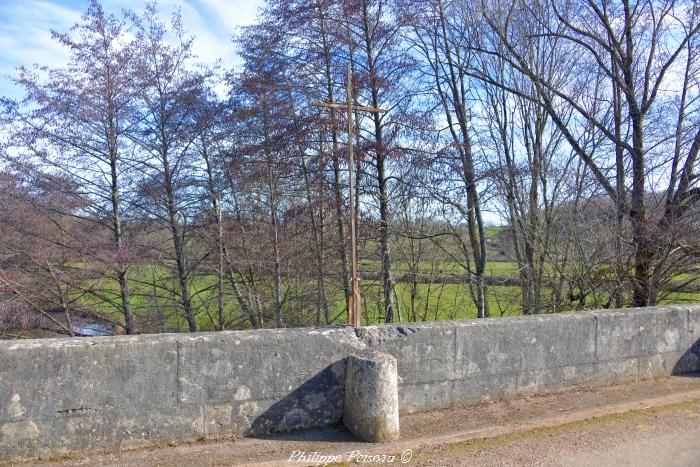Croix du pont de Marigny-sur-Yonne