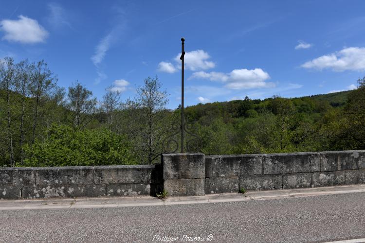 Croix du pont sur la Cure un patrimoine