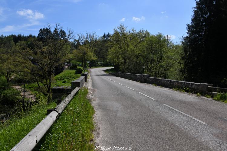 Croix du pont sur la Cure