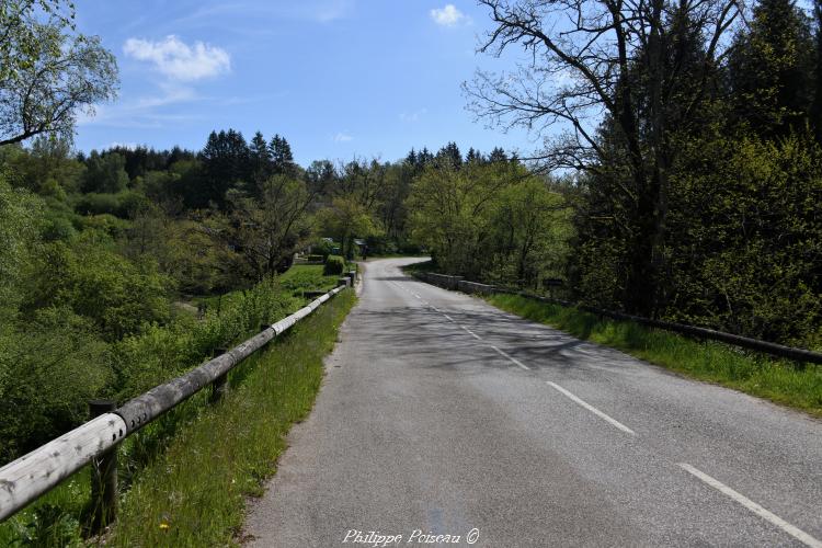 Croix du pont sur la Cure