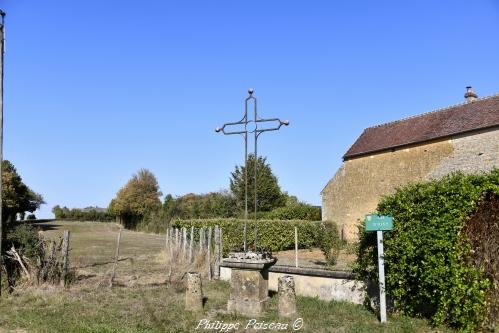 Croix du carrefour de Paroy Nièvre Passion