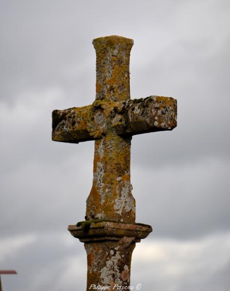 Croix et pierre des morts de Pazy un Patrimoine vernaculaire