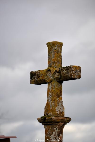 Croix et pierre des morts de Pazy