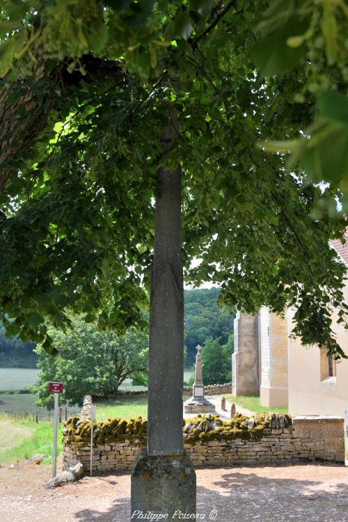 Croix et pierre des morts de Beuvron