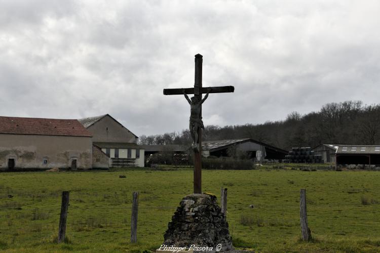 Le crucifix du carrefour d'Ougny