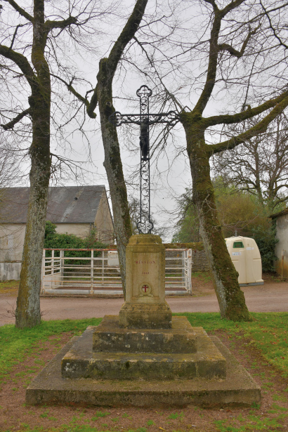 Crucifix de Bazolles un patrimoine vernaculaire