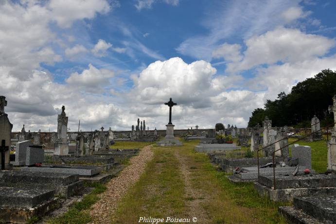 Crucifix du cimetière de Couloutre
