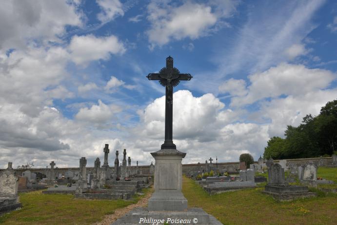 Crucifix du cimetière de Couloutre