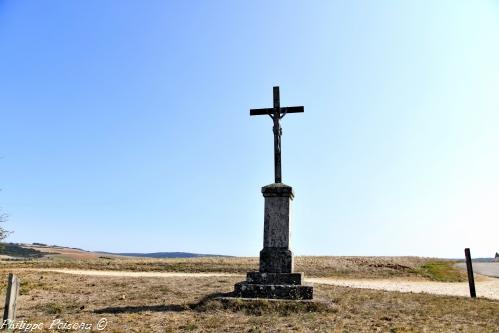 Crucifix de Latrault un patrimoine vernaculaire