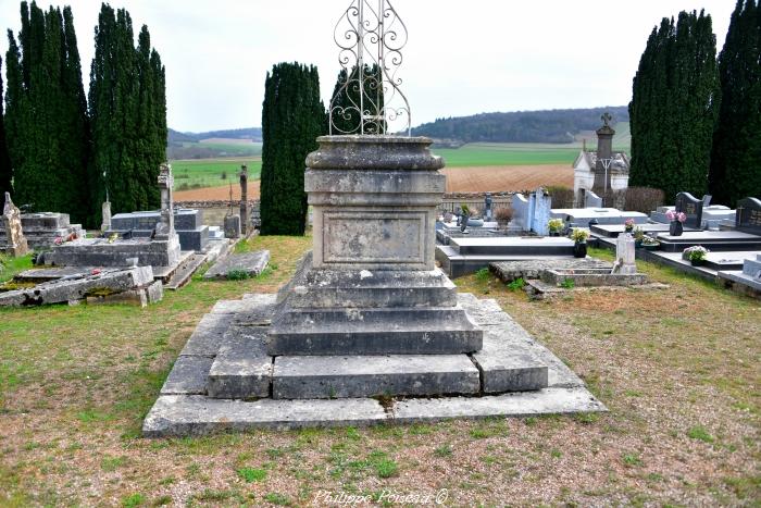 Crucifix du cimetière de Brinon-sur-Beuvron