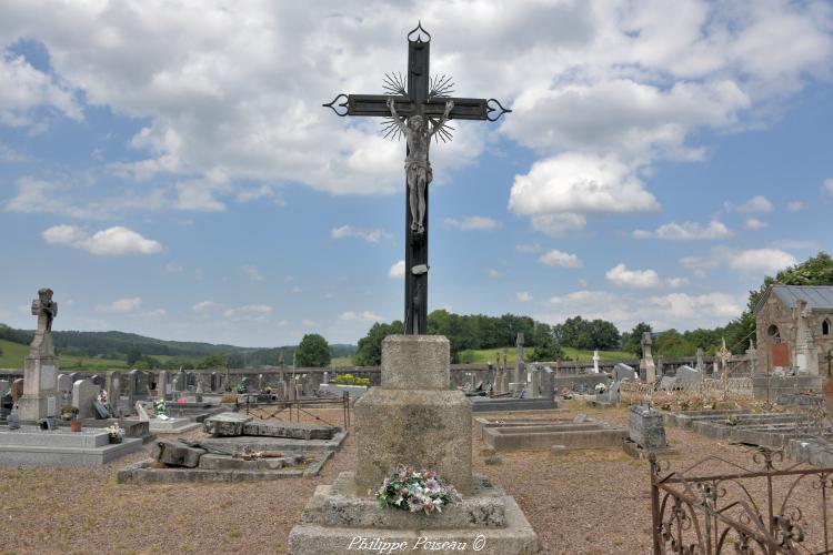 Crucifix du cimetière de Vauclaix