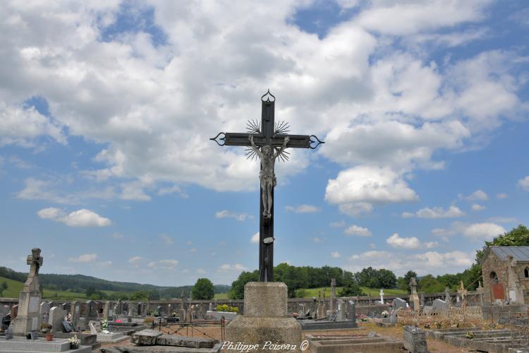 Crucifix du cimetière de Vauclaix