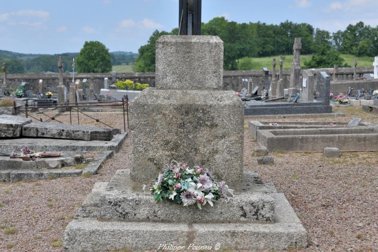 Crucifix du cimetière de Vauclaix