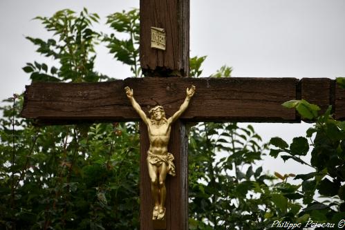 Crucifix route Les Grands Champs Nièvre Passion