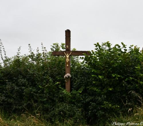 Crucifix route Les Grands Champs Nièvre Passion