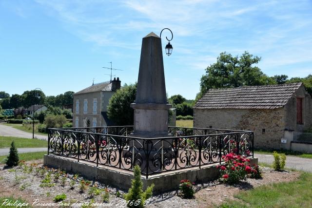 Monument aux Morts Marigny-sur-Yonne