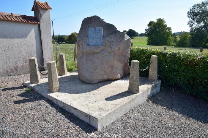Stèle commémorative de Champlemy un hommage.