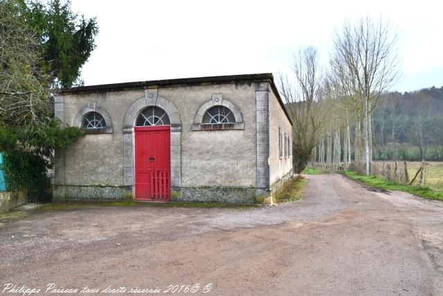 Lavoir du bourg de Billy sur Oisy un beau patrimoine