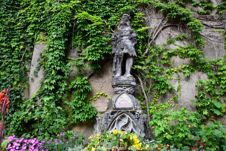 Monument de Pierre Couvé un beau patrimoine