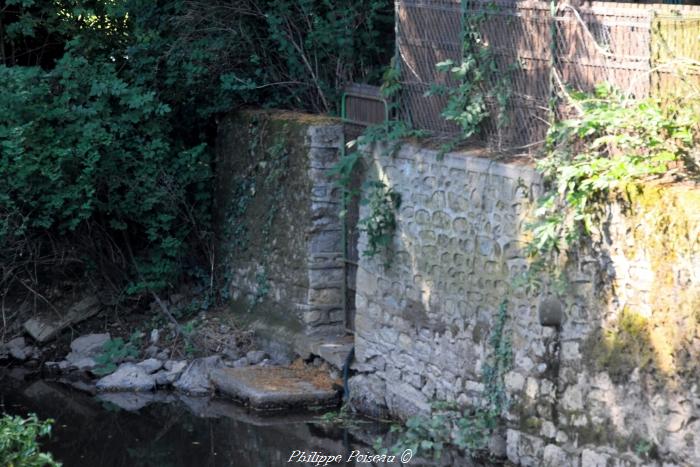 Un des lavoirs privés de Corbigny sur l’Anguison un patrimoine