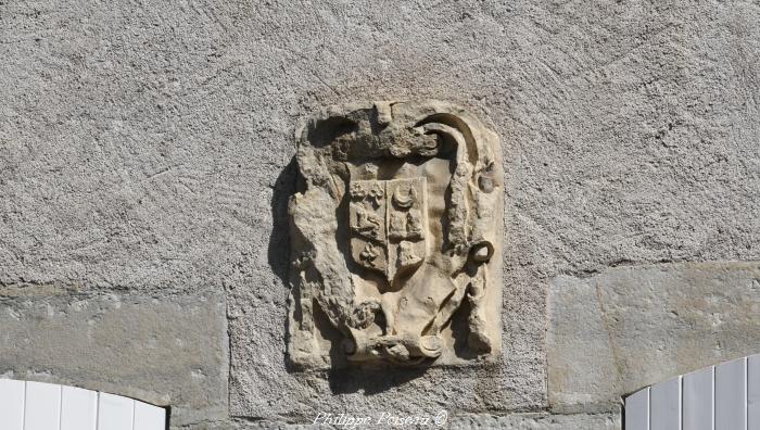 La maison au blason à Corbigny