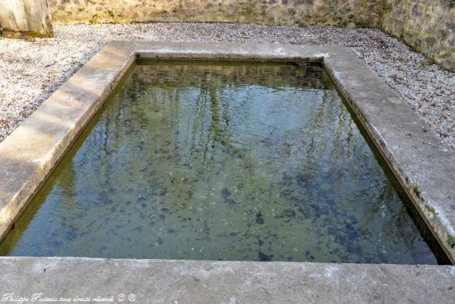 Le lavoir de L’huis Tardy un beau patrimoine vernaculaire